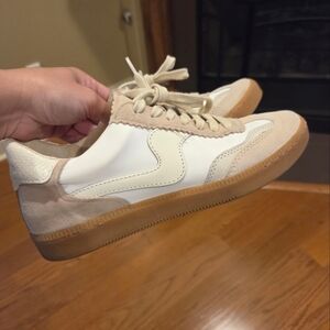 DOLCE VITA NOTICE SNEAKERS | size 7, Ivory & Tan